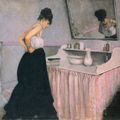 Женщина перед туалетным столиком